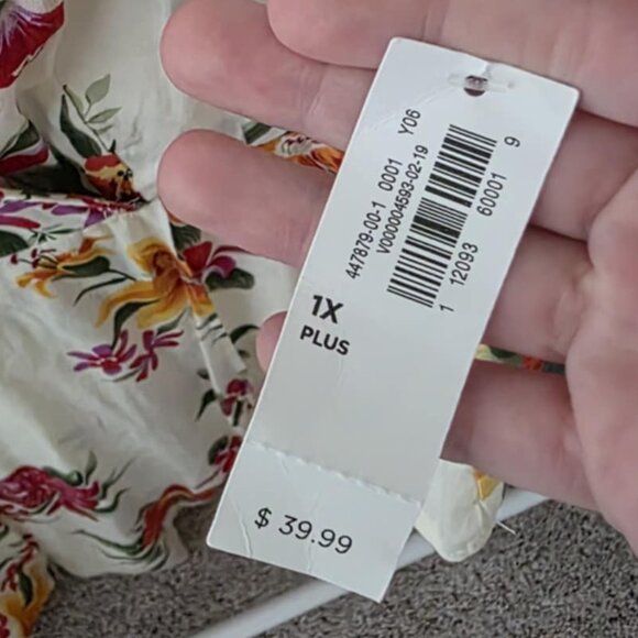 OLD NAVY PLUS SIZE FLORAL DRESS (1X) - Picture 3 of 3